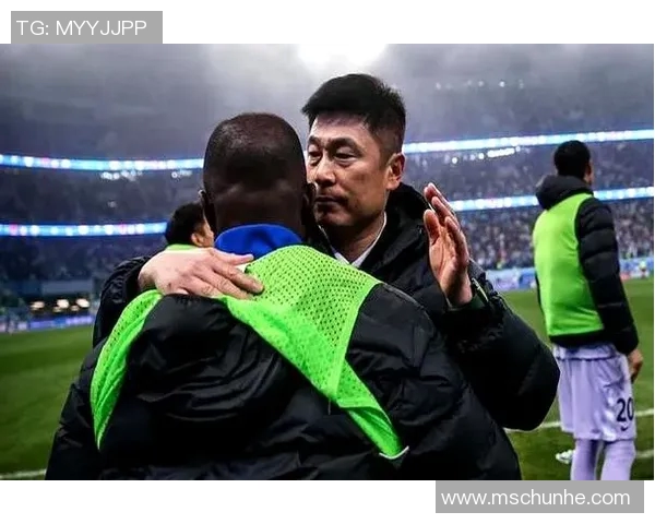 篮球明星意外遭遇篮球重击面部现场反应引发热议
